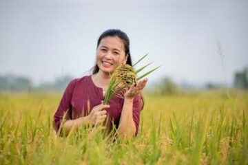 Ở đâu nông nghiệp gặp khó, ở đó có cán bộ khuyến nông